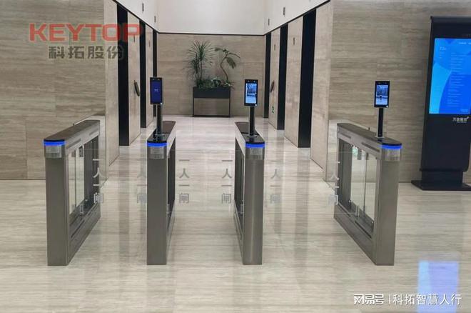 MK体育浙江嘉兴人脸识别门禁厂家、人行通道 摆闸翼闸三辊闸系统(图2)