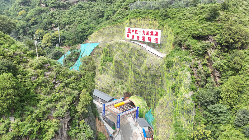 108新线MK体育高速后港隧道斜井贯通(图1)