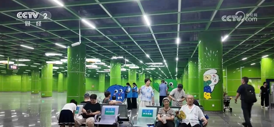 MK体育城市驿站、地铁纳凉点……各地多项“清凉”服务惠民生暖民心(图3)