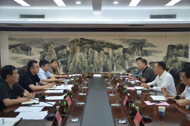 MK体育区政府主要领导深入区政务服务中心和公共资源交易中心调研指导工作•与企业家面对面沟通“解难题”(图2)