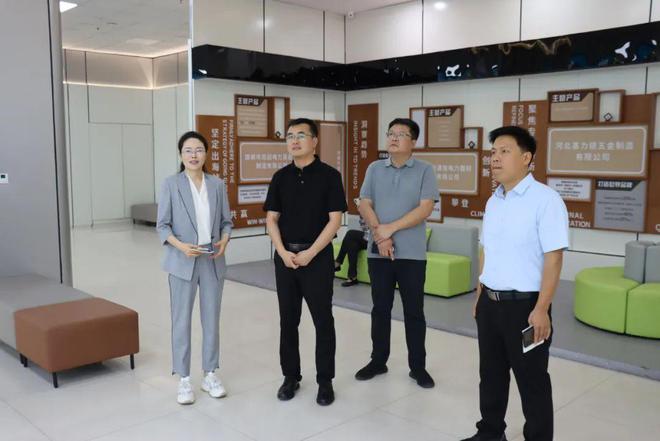 MK体育区政府主要领导深入区政务服务中心和公共资源交易中心调研指导工作•与企业家面对面沟通“解难题”(图1)