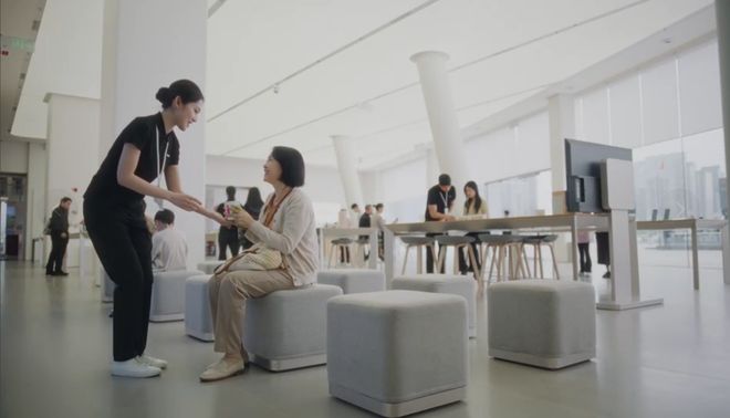 MK体育科技的温度华为门店用贴心服务消融数字鸿沟(图4)