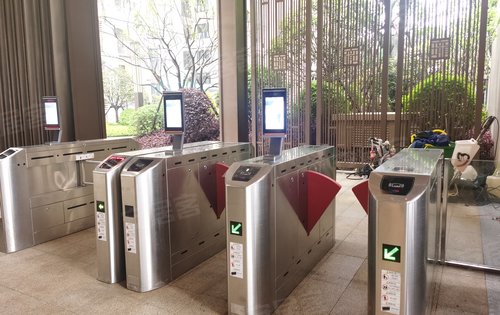MK体育成果验收：群众给城东街道办送来一面锦旗(图1)