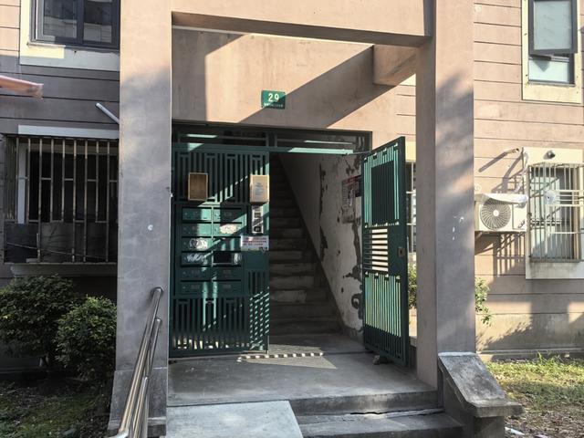 MK体育浦东多个小区门禁同时瘫痪又是政府早年统一改造实事工程该如何“善后”(图1)