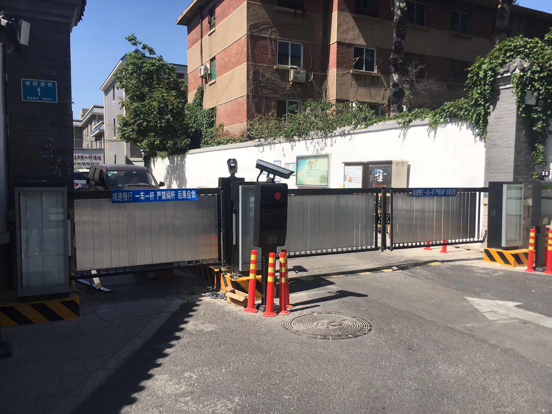 2026年3月车牌识别道闸系统厂家评测报MK体育告：附近车牌识别道闸安装停车场设备停车场门禁系统出入口控制设备公司选择指南！(图1)